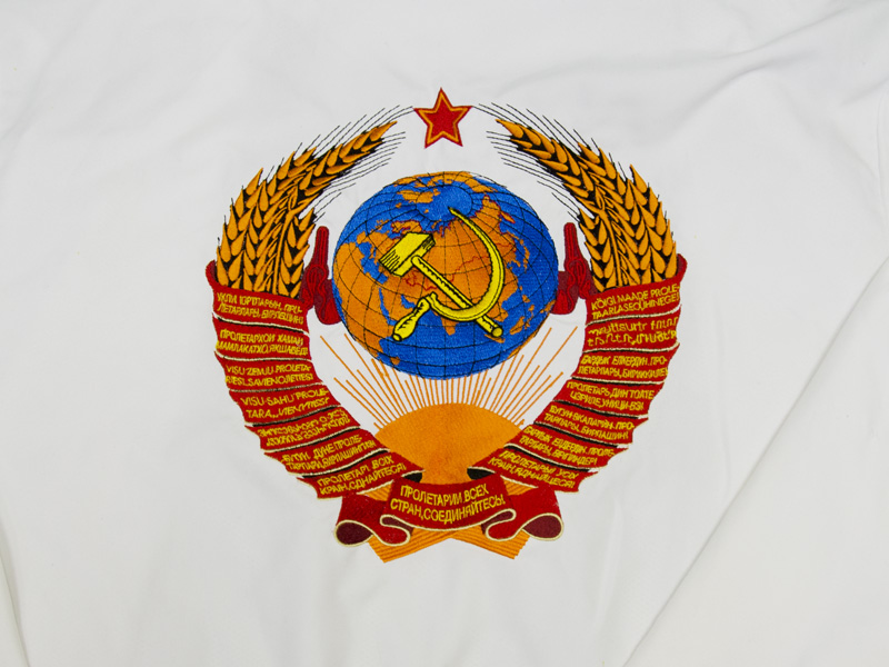 Вышивка на одежде большой герб СССР
