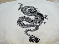 Вышивка на халате "дракон злой"