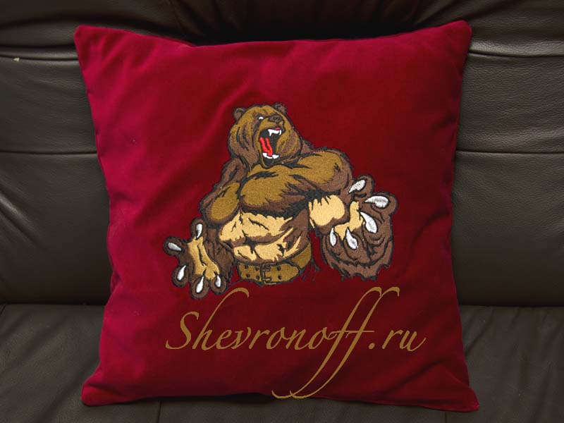 Подушка с вышивкой медведь